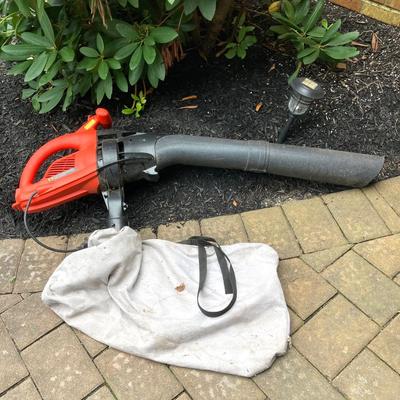 LOT 111: Black & Decker Leaf Hog Vortex Vacuum System with Attachments