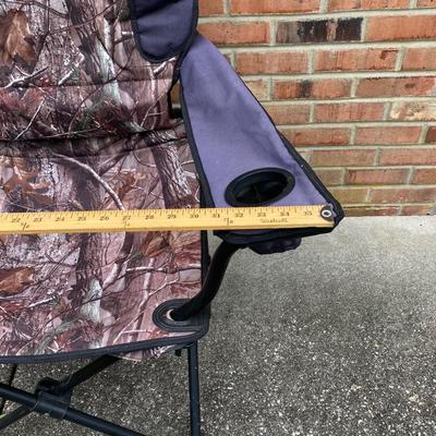 LOT 114: Camouflaged Umbrella Chair and Hunting Seat