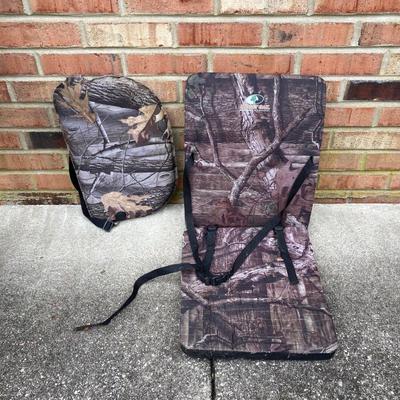 LOT 114: Camouflaged Umbrella Chair and Hunting Seat