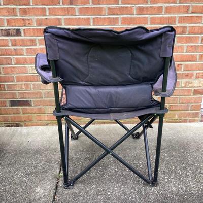 LOT 114: Camouflaged Umbrella Chair and Hunting Seat