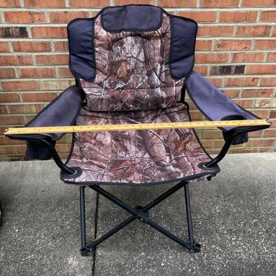 LOT 114: Camouflaged Umbrella Chair and Hunting Seat