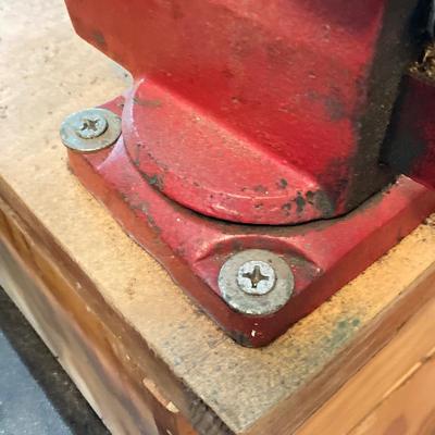 LOT 127: Wilton Bench Vise, Bosch Model 1608 Tool, Rockwell Laminate Trimmer Base Model 3991, Tap and Drill Bits and More