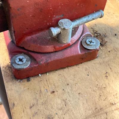 LOT 127: Wilton Bench Vise, Bosch Model 1608 Tool, Rockwell Laminate Trimmer Base Model 3991, Tap and Drill Bits and More