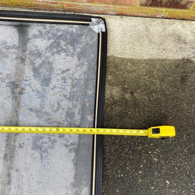 LOT 129: Lund Tonneau Cover