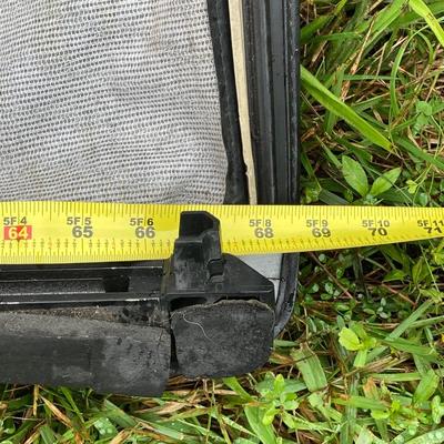 LOT 129: Lund Tonneau Cover