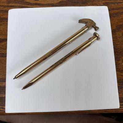 LOT 136: Men's Capenter Union Watch, Lapel Pin, Tie Tack, Pen & Pencil Set