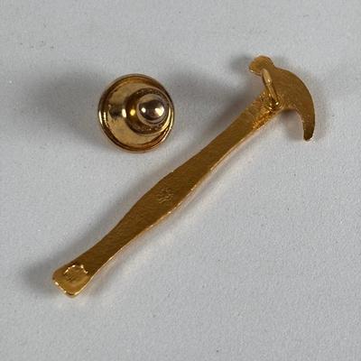 LOT 136: Men's Capenter Union Watch, Lapel Pin, Tie Tack, Pen & Pencil Set