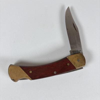 LOT 138: Rodeo Cowboy Belt Buckle w/Leather Belt & Uncle Henry Schrade Pocket Knife