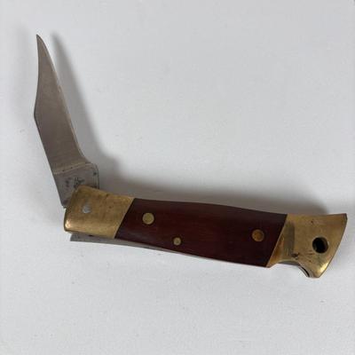 LOT 139: Camillus #4 Pocket Knife w/Lawn Doctor Case & Winchester Pocket Knife & Case