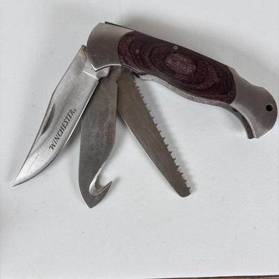 LOT 139: Camillus #4 Pocket Knife w/Lawn Doctor Case & Winchester Pocket Knife & Case