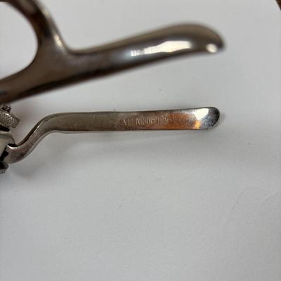 LOT 140: Vintage Clippers & Star Safety Razor