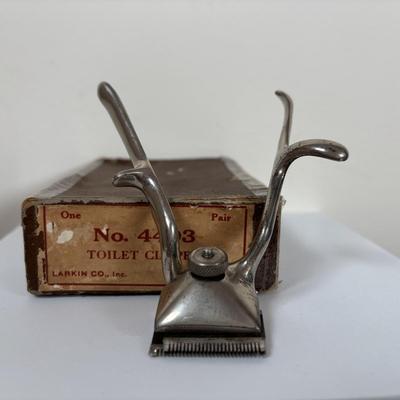 LOT 140: Vintage Clippers & Star Safety Razor