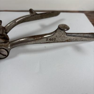 LOT 140: Vintage Clippers & Star Safety Razor