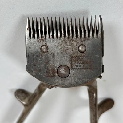 LOT 140: Vintage Clippers & Star Safety Razor