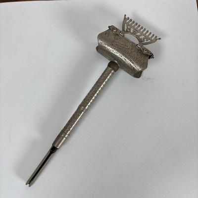 LOT 140: Vintage Clippers & Star Safety Razor