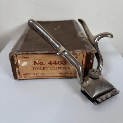 LOT 140: Vintage Clippers & Star Safety Razor