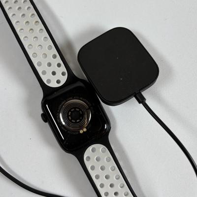 LOT 143: Smart Watch/Fitness Tracker