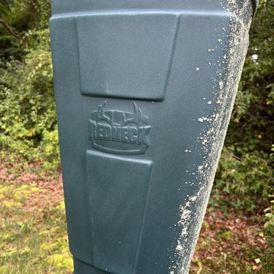 LOT 150: Redneck Outdoors T-Post Gravity Feeder Green