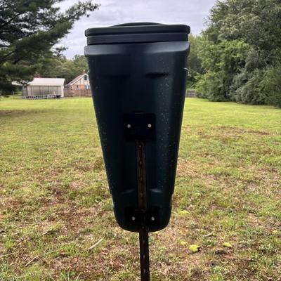 LOT 150: Redneck Outdoors T-Post Gravity Feeder Green