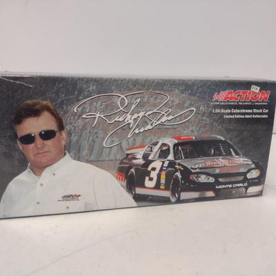 Sale Photo Thumbnail #782: Action Racing Limited-Edition Dale Earnhardt 'The Victory Lap' 7 Time Champion #3 GM Goodwrench 2003 Monte Carlo with Original Box