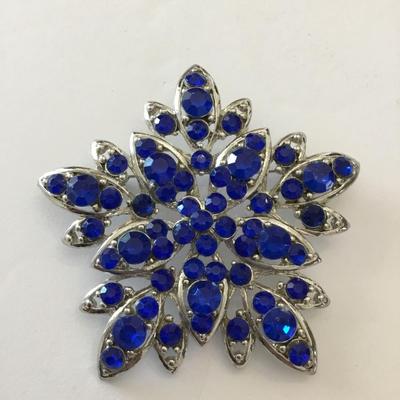 Vintage cobalt blue rhinestone brooch