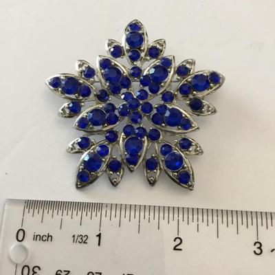 Vintage cobalt blue rhinestone brooch