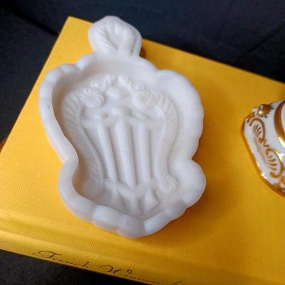Sale Photo Thumbnail #141: French Inspired Vignette (Alabaster)
