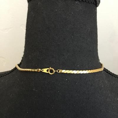 Beautiful vintage, gold tone, chain necklace