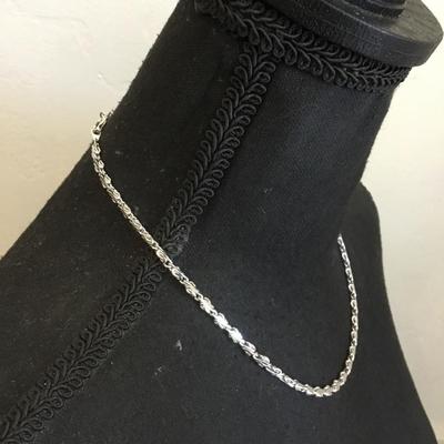 Beautiful vintage premier design Silver-tone pinwheel, chain necklace