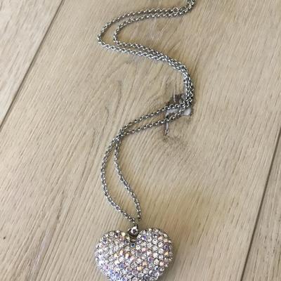 Beautiful rhinestone, heart statement necklace