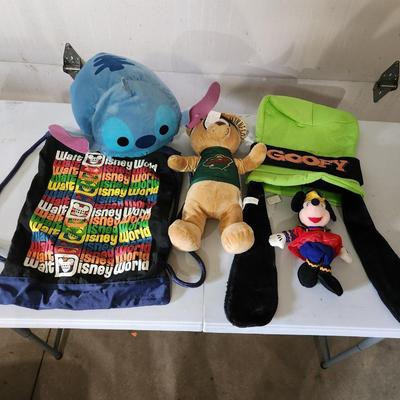 Sale Photo Thumbnail #181: Disney tote bag Goofy hat lot

Receive all items pictured