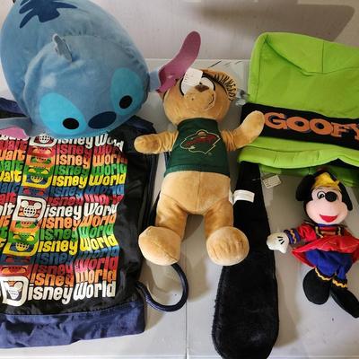 Sale Photo Thumbnail #182: Disney tote bag Goofy hat lot

Receive all items pictured