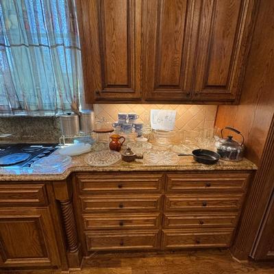 Sale Photo Thumbnail #10: Kitchen items