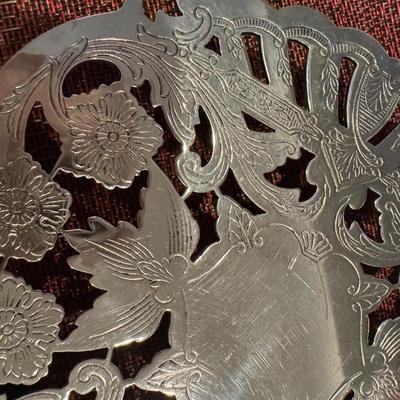 Vintage Wallace Silver Trivet #7321. 6 1/4 inch.
