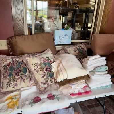 Sale Photo Thumbnail #82: Linens - sunroom