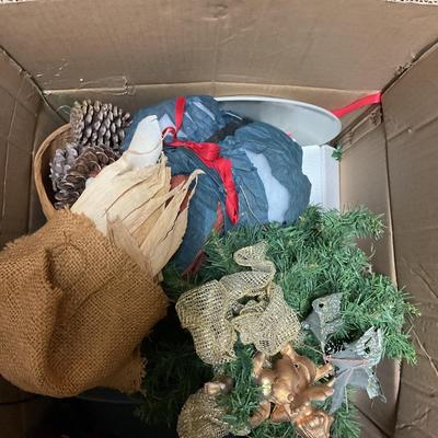 Sale Photo Thumbnail #304: Box of assorted items