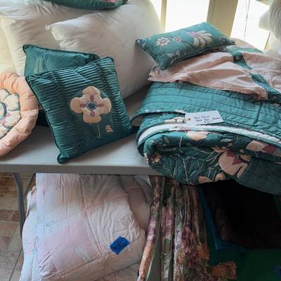 Sale Photo Thumbnail #88: Linens/Blankets