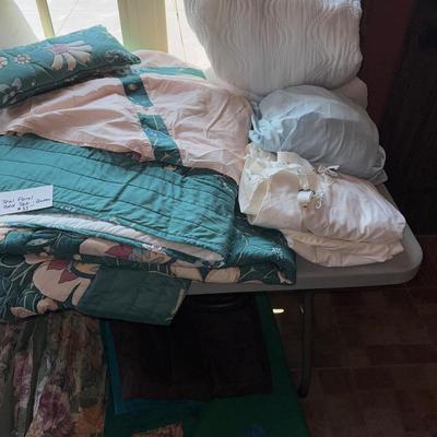 Sale Photo Thumbnail #89: Linens/Blankets