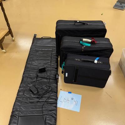 Sale Photo Thumbnail #139: Suitcases