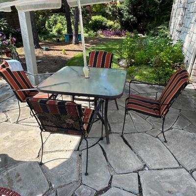 Sale Photo Thumbnail #175: Patio table & chairs