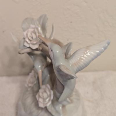 Sale Photo Thumbnail #158: Musical ceramic hummingbirds and flowers