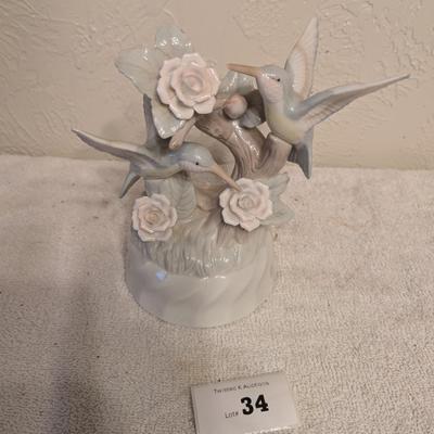 Sale Photo Thumbnail #156: Musical ceramic hummingbirds and flowers
