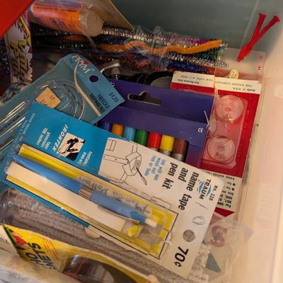 Sale Photo Thumbnail #279: sewing and craft bundle