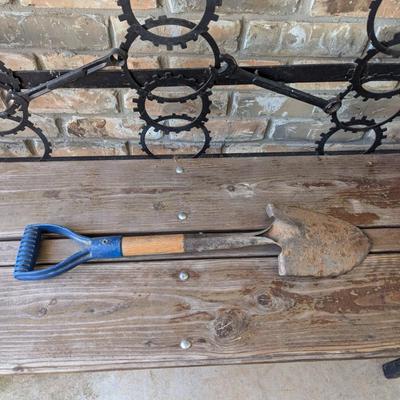 Sale Photo Thumbnail #315: Small shovel