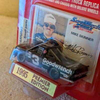 Sale Photo Thumbnail #420: set of 2 nascar 1/64 scale die cast cars