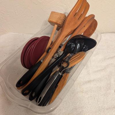 Sale Photo Thumbnail #478: kitchen utensils