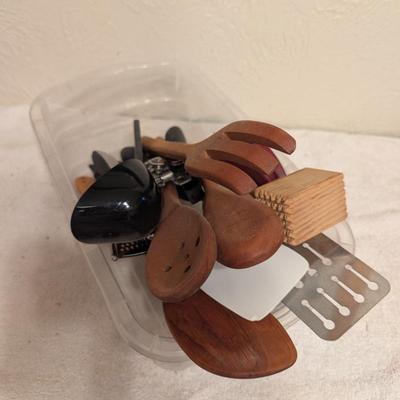 Sale Photo Thumbnail #479: kitchen utensils