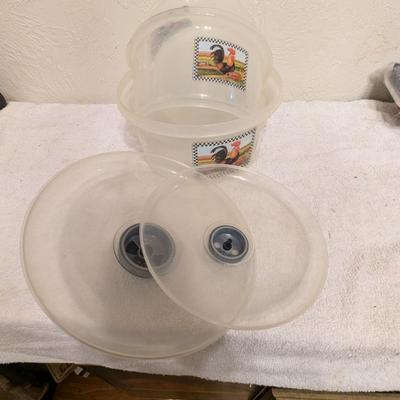 Sale Photo Thumbnail #489: set of 3 plastic Rooster \bowls 2 lids- 