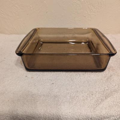 Pyrex glass casserole dish