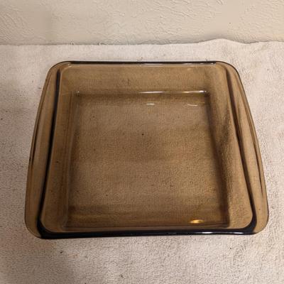 Pyrex glass casserole dish